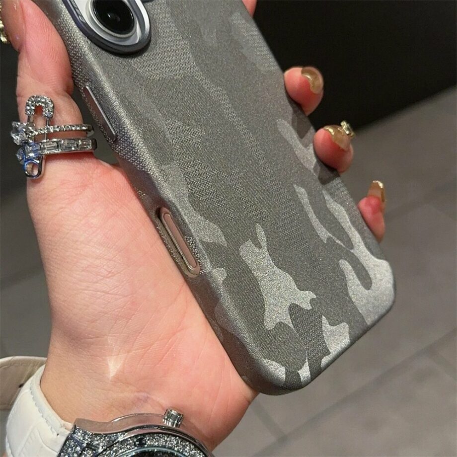 Camo iPhone Case with MagSafe (2)